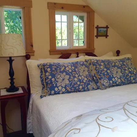 Bond Ranch Retreat Hotel